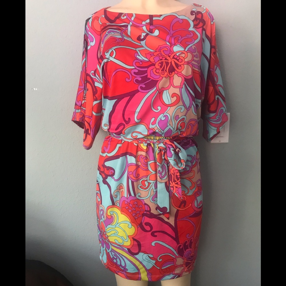 Hot hot! Trina Turk stretchy cold shoulder dress m